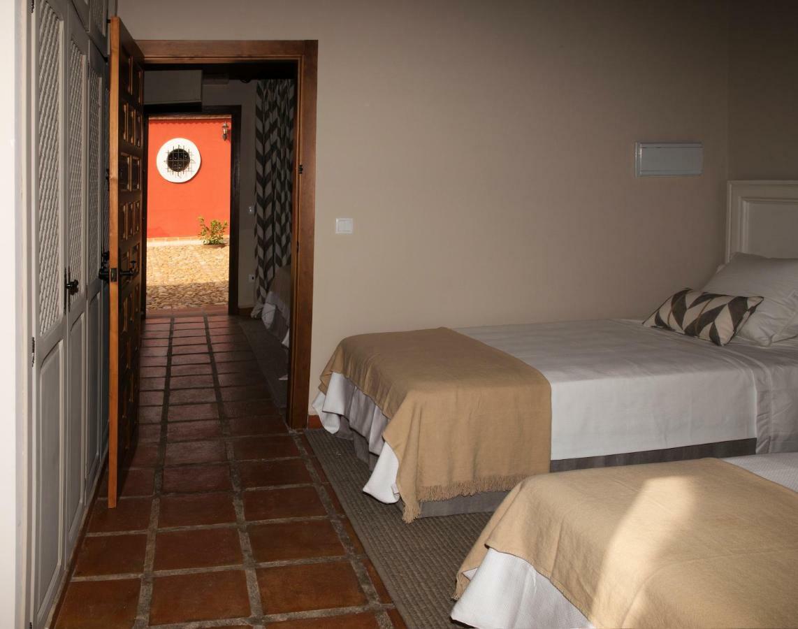 Hotel Rural Las Tejuelas Valdecaballeros Exterior foto